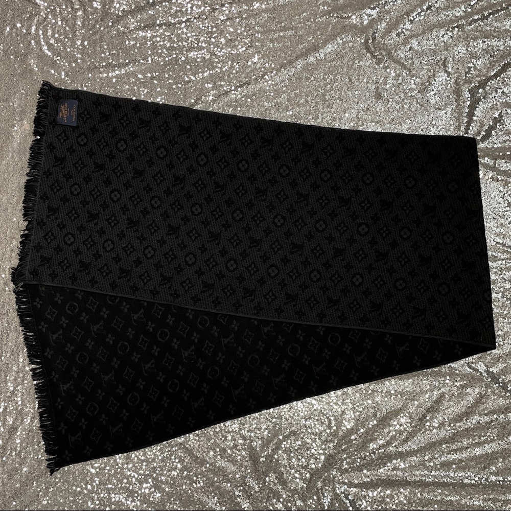 LOUIS VUITTON MONOGRAM CLASSIC SCARF